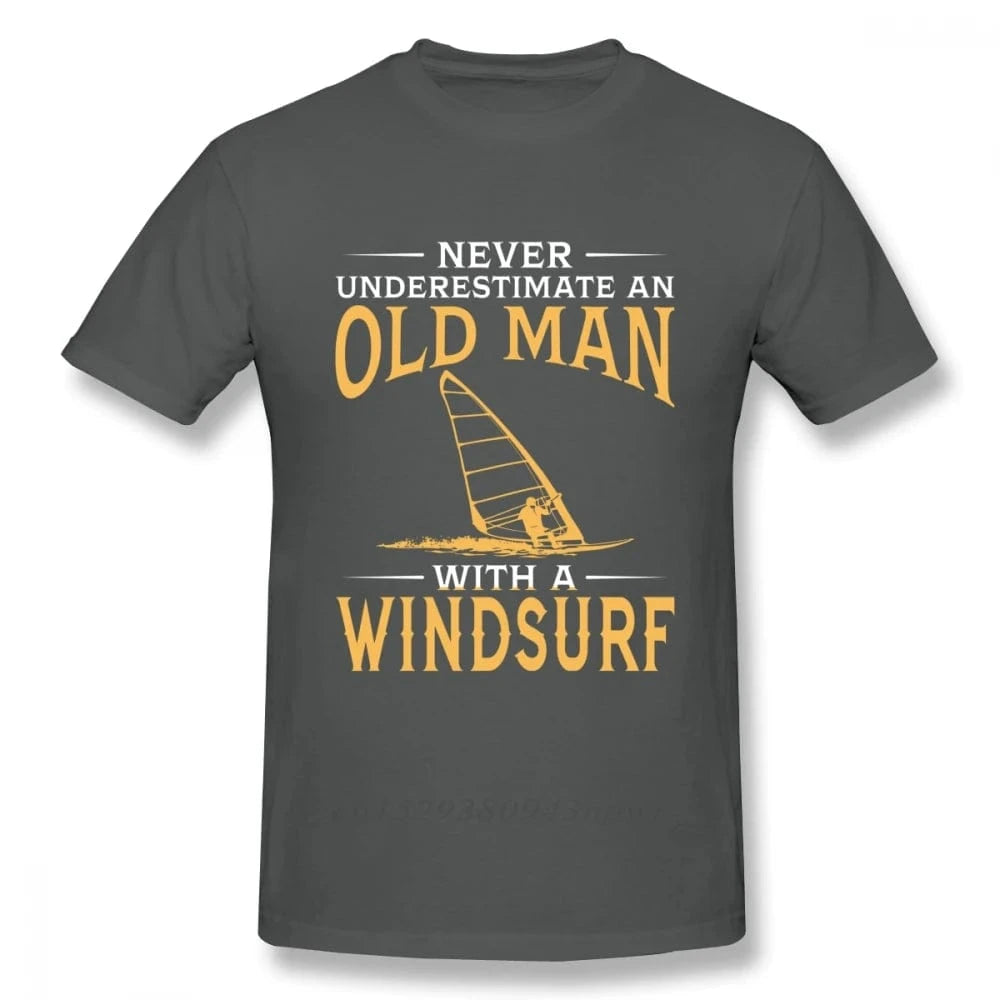 Never underestimate an Old Man Windsrufer T-Shirt Casual