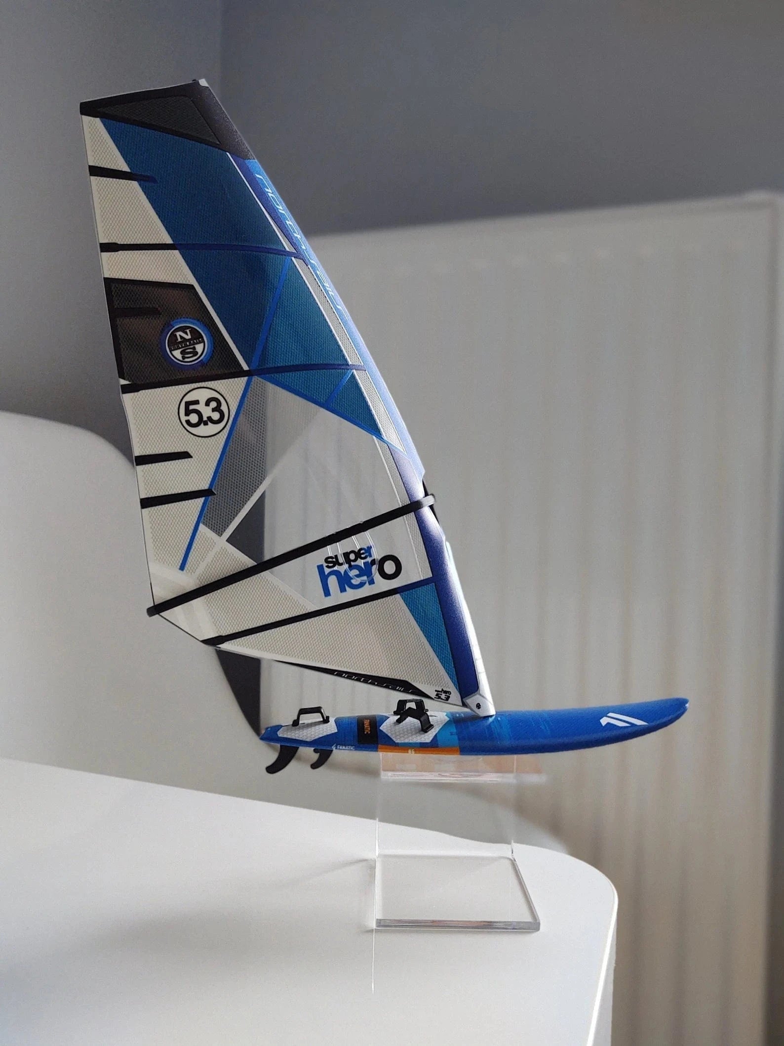 WindGiftModels Model Model Windsurfing Fanatic FreeWave TE 85L NortSail Superhero 5.3 Blue-White