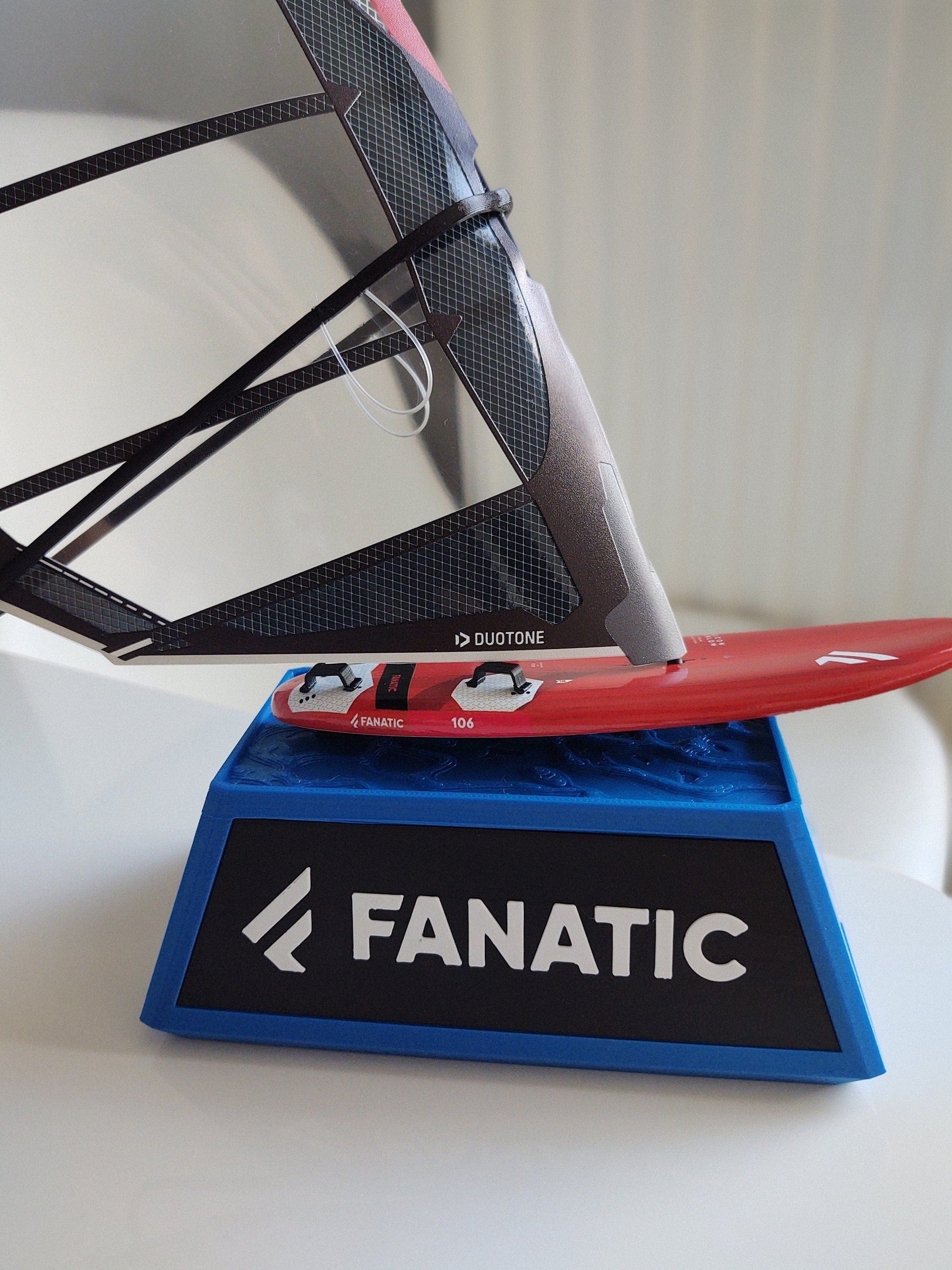 WindGiftModels Model Windsurfing model - Fanatic Falcon TE (2020) Duotone Warp - New Stand
